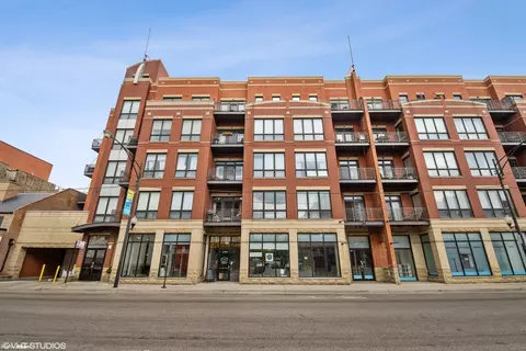 2700 N Halsted St #203, Chicago, IL 60614
