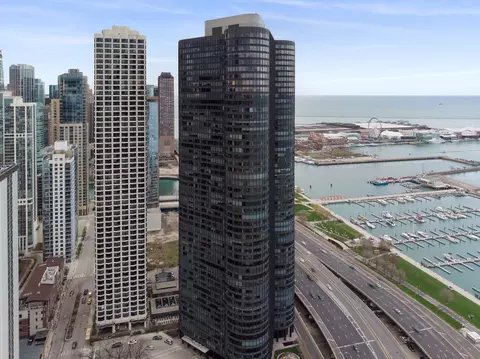 155 N Harbor Dr #2105, Chicago, IL 60601
