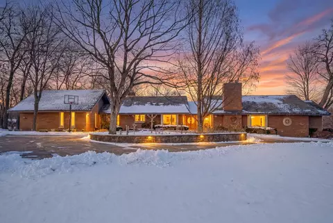86 Brookdale Ln, Palatine, IL 60067