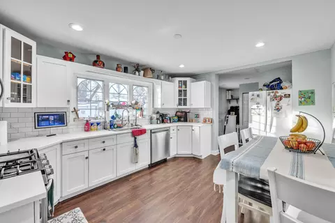 Kitchen - 8014 Mobile Ave, Burbank, IL 60459 photo 1 of 3