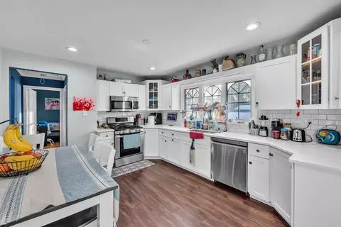 Kitchen - 8014 Mobile Ave, Burbank, IL 60459 photo 2 of 3