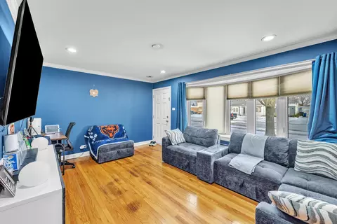 Living - 8014 Mobile Ave, Burbank, IL 60459 photo 2 of 2