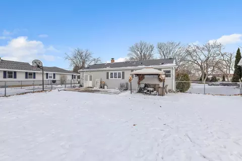 Exterior - 8014 Mobile Ave, Burbank, IL 60459 photo 3 of 4