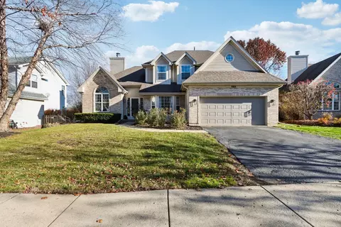563 Capital Ln, Gurnee, IL 60031