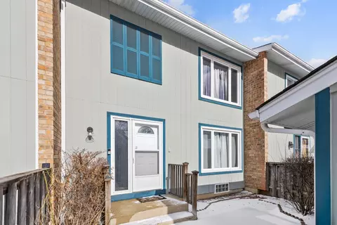 237 Pinewood Ln, Bloomingdale, IL 60108