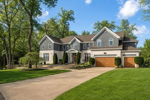 28 W280 Oak Creek Ct, West Chicago, IL 60185