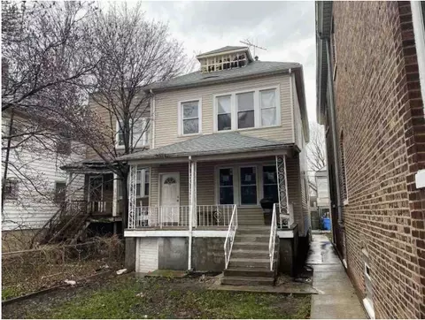 8613 S Houston Ave, Chicago, IL 60617