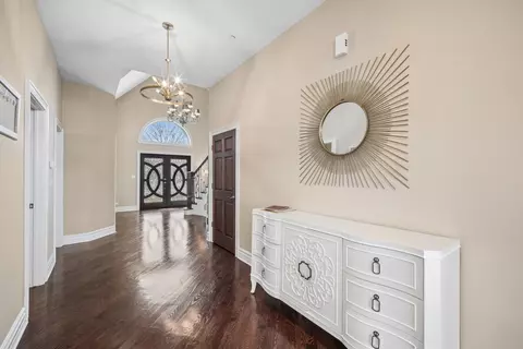 Entry Way - 940 Freeman Rd, Hoffman Estates, IL 60192 photo 2 of 3
