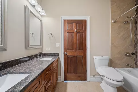 Bath - 940 Freeman Rd, Hoffman Estates, IL 60192 photo 6 of 6