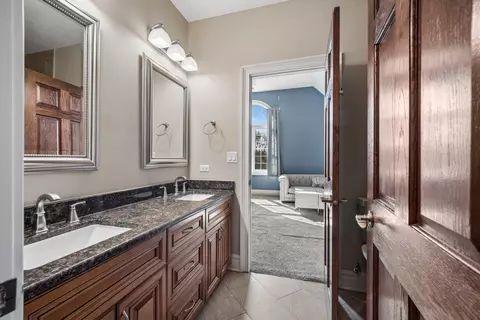 Bath - 940 Freeman Rd, Hoffman Estates, IL 60192 photo 5 of 6