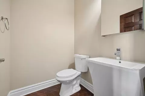 Bath - 940 Freeman Rd, Hoffman Estates, IL 60192 photo 2 of 6