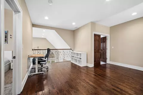 Entry Way - 940 Freeman Rd, Hoffman Estates, IL 60192 photo 3 of 3