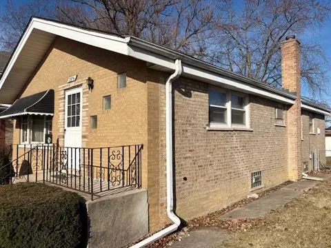 2056 Market St, Blue Island, IL 60406