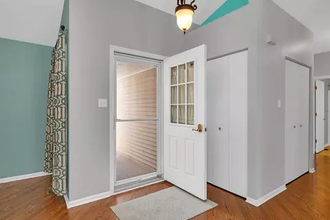 Entry Way - 1211 Bluejay Ln, Plainfield, IL 60586 photo 1 of 2