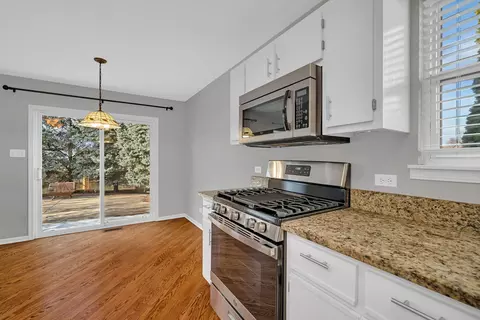 Kitchen - 1211 Bluejay Ln, Plainfield, IL 60586 photo 3 of 4