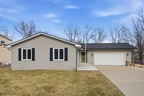 3895 Tanglefoot Ct, Bettendorf, IA 52722