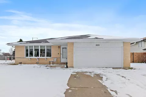 2021 W Spring Ridge Dr, Arlington Heights, IL 60004