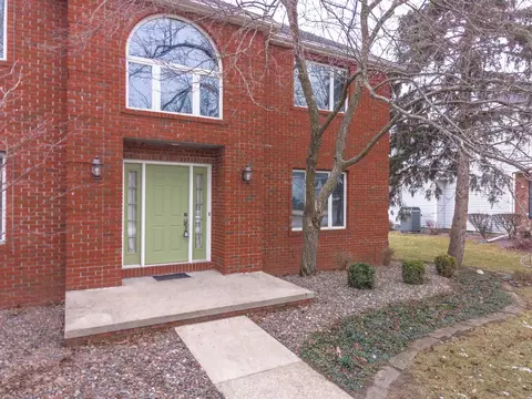 Exterior - 2813 Stonehurst Dr, Bloomington, IL 61704 photo 10 of 11