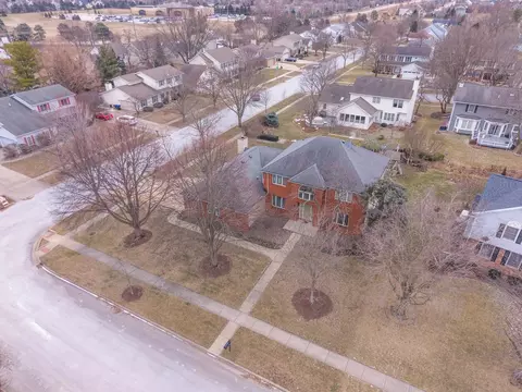 View/Area - 2813 Stonehurst Dr, Bloomington, IL 61704 photo 2 of 8