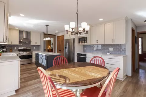 Kitchen - 2813 Stonehurst Dr, Bloomington, IL 61704 photo 5 of 6