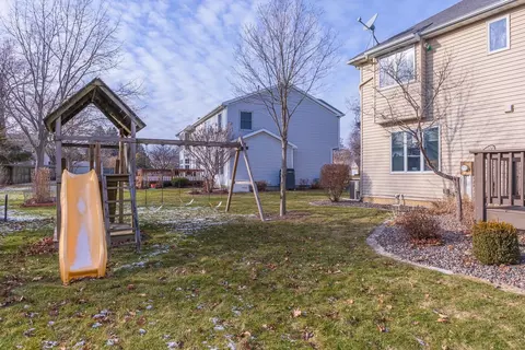 Exterior - 2813 Stonehurst Dr, Bloomington, IL 61704 photo 6 of 11