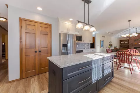 Kitchen - 2813 Stonehurst Dr, Bloomington, IL 61704 photo 4 of 6