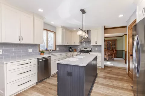 Kitchen - 2813 Stonehurst Dr, Bloomington, IL 61704 photo 2 of 6
