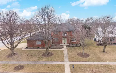 View/Area - 2813 Stonehurst Dr, Bloomington, IL 61704 photo 1 of 8