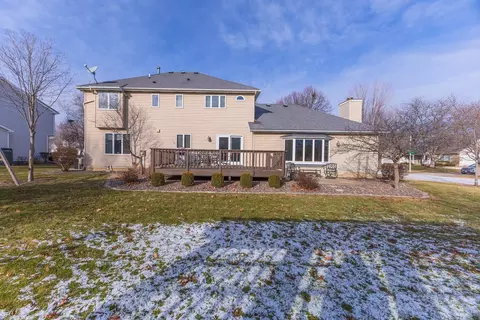 Exterior - 2813 Stonehurst Dr, Bloomington, IL 61704 photo 5 of 11