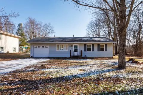 8021 Pine Ave, Downs, IL 61736