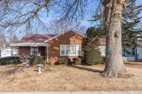 204 W Locust St, Cambridge, IL 61238