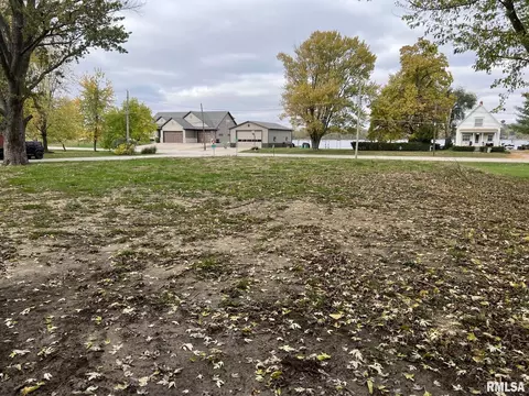 115 8th St, Hampton, IL 61256