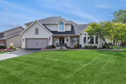 717 Clarendon Ln, Aurora, IL 60504