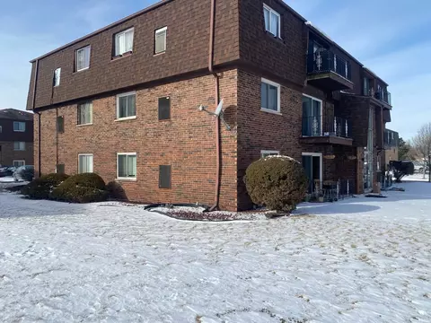 7101 166th St #2B, Tinley Park, IL 60477
