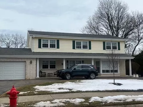2700 Crabtree Ln, Northbrook, IL 60062