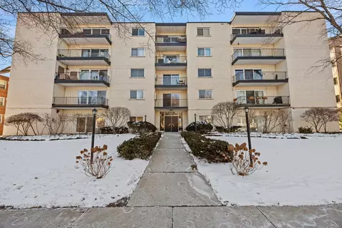 820 Oakton St #2C, Evanston, IL 60202