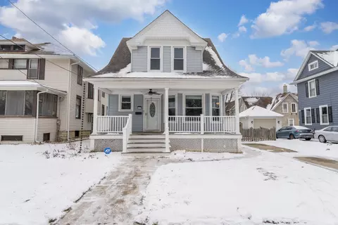 483 Barrett St, Elgin, IL 60120