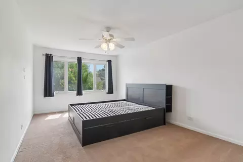 Bedroom - 682 Claridge Cir, Hoffman Estates, IL 60169 photo 5 of 6