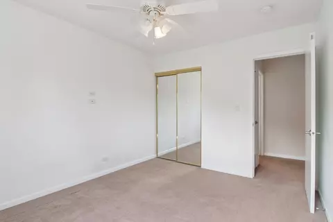 Bedroom - 682 Claridge Cir, Hoffman Estates, IL 60169 photo 4 of 6