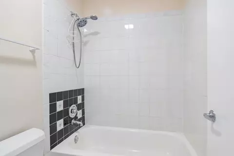 Bath - 682 Claridge Cir, Hoffman Estates, IL 60169 photo 5 of 5