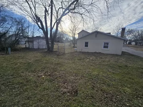Exterior - 306 S Thomas St, Christopher, IL 62822 photo 7 of 13