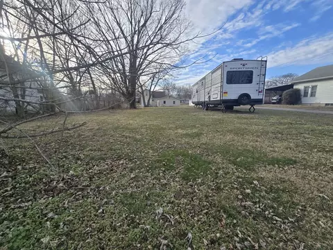 Exterior - 306 S Thomas St, Christopher, IL 62822 photo 12 of 13