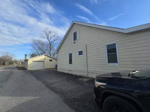 Exterior - 306 S Thomas St, Christopher, IL 62822 photo 5 of 13