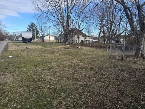 Exterior - 306 S Thomas St, Christopher, IL 62822 photo 11 of 13