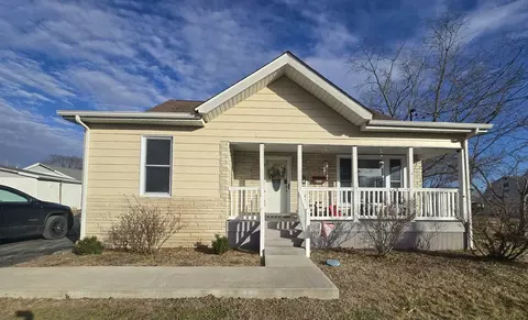 Exterior - 306 S Thomas St, Christopher, IL 62822 photo 4 of 13