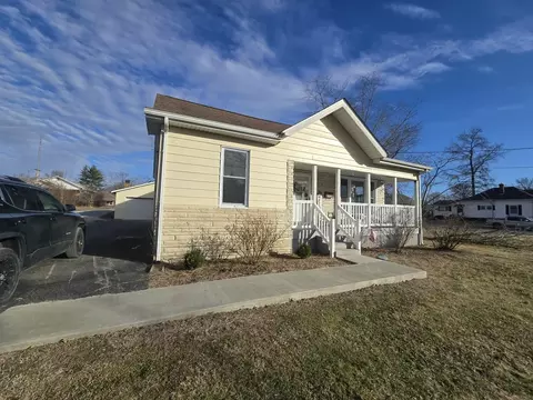 Exterior - 306 S Thomas St, Christopher, IL 62822 photo 3 of 13
