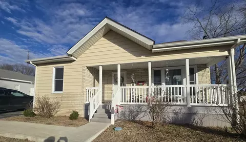 Exterior - 306 S Thomas St, Christopher, IL 62822 photo 2 of 13