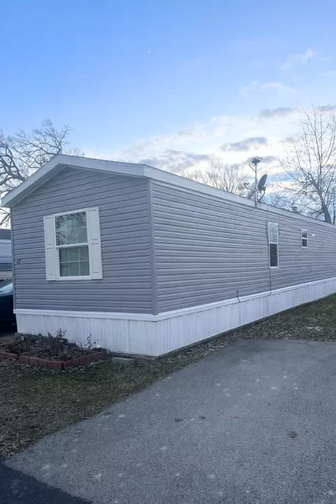 12 Maple St, Minooka, IL 60447