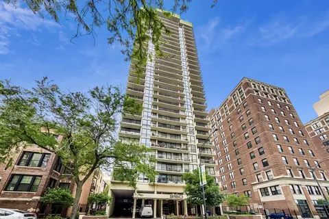 3150 N Sheridan Rd #4B, Chicago, IL 60657