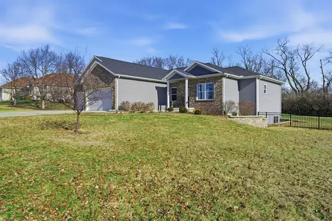 13591 Fawn Dr, Bloomington, IL 61705